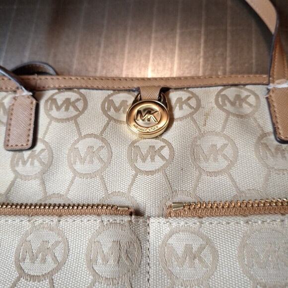 Michael Kors Kempton Signature Medium Pocket Tote (Beige/Camel/Tan) - Picture 5 of 8